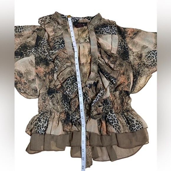 Pink Collection women’s leopard print ruffled blouse with 1/4 butterfly sleeves. - Picture 4 of 8